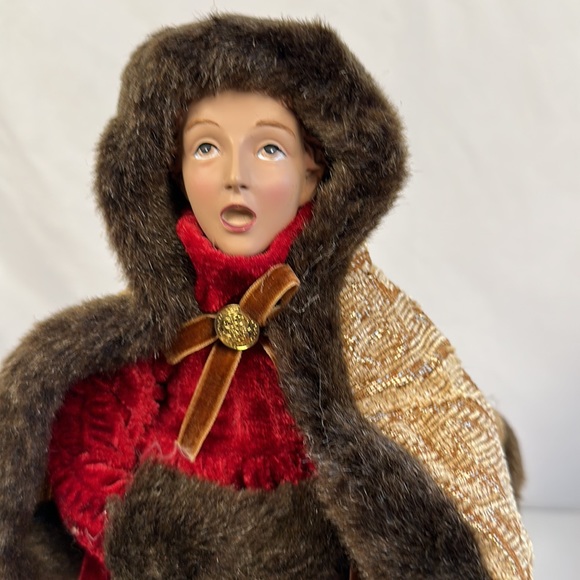 2 Dickens Carolers Adult Figures Valerie Parr Hill Christmas - Picture 6 of 16